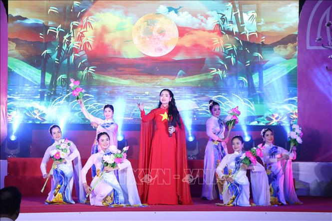 Chương trình nghệ thuật khai mạc Lễ hội làng Dương Nỗ năm 2026. Ảnh: Mai Trang - TTXVN