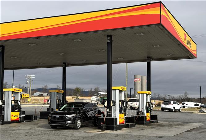Một trạm xăng ven đường cao tốc ở Mỹ. Ảnh: Ngọc Quang – PV TTXVN tại Mỹ