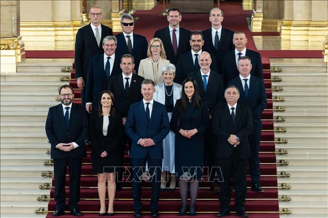 Ngày 12/5/2026, Chính phủ mới của Hungary do Thủ tướng Peter Magyar lãnh đạo đã chính thức tuyên thệ nhậm chức tại trụ sở Quốc hội ở thủ đô Budapest. Phát biểu trước Quốc hội, tân Thủ tướng Magyar cho biết chính quyền mới sẽ tập trung vào việc khôi phục lòng tin của công chúng, cải thiện quản trị và xây dựng lại các mối quan hệ quốc tế của Hungary. Ảnh: THX/TTXVN