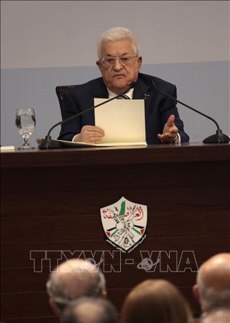 Đại hội lần thứ 8 của Phong trào Giải phóng dân tộc Palestine (Fatah) ngày 14/5/2026 đã bầu Tổng thống chính quyền Palestine Mahmoud Abbas tiếp tục giữ chức lãnh đạo phong trào. Theo hãng thông tấn WAFA, các thành viên dự Đại hội đã nhất trí bầu ông Abbas làm Chủ tịch và Tổng tư lệnh phong trào, tái khẳng định sự tin tưởng đối với vai trò lãnh đạo của ông trong giai đoạn được mô tả là “nhạy cảm” của lịch sử Palestine. Ảnh: THX/TTXVN
