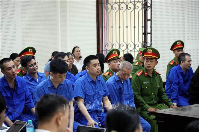Các bị cáo tại phiên xét xử. Ảnh: Đức Hiếu - TTXVN
