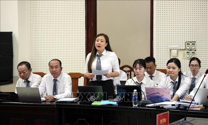 Các Luật sư bào chữa cho các bị cáo. Ảnh: Đức Hiếu - TTXVN
