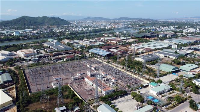Trạm biến áp 220kV Quy Nhơn (TTĐ Gia Lai), một trong những trạm lâu đời nhất của PTC3, mô hình “không người trực” đã chính thức vận hành từ tháng 3/2025 sau khi hoàn tất nâng cấp hệ thống điều khiển bảo vệ. Ảnh: Huy Hùng - TTXVN