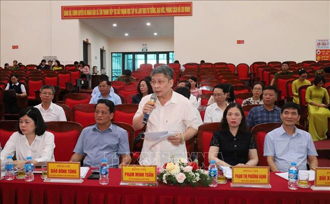 Phó trưởng Ban Tổ chức Tỉnh ủy Ninh Bình Phạm Minh Tuấn giải đáp những ý kiến, kiến nghị của đại diện các xã, phường. Ảnh: Thanh Tuấn - TTXVN