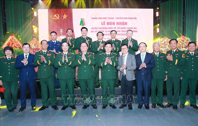  Đại tướng Nguyễn Trọng Nghĩa, Ủy viên Bộ Chính trị, Bí thư Trung ương Đảng, Chủ nhiệm Tổng cục Chính trị QĐND Việt Nam và đại biểu  dự lễ kỷ niệm. Ảnh: Trọng Đức - TTXVN