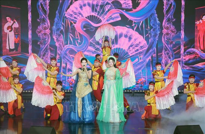 Chương trình nghệ thuật chào mừng. Ảnh: Trọng Đức - TTXVN