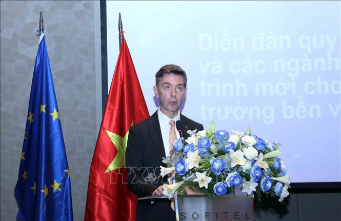 Đại sứ Julien Guerrier, Trưởng phái đoàn Liên minh châu Âu (EU) tại Việt Nam phát biểu tại lễ kỷ niệm Ngày Châu Âu 2026. Ảnh: Xuân Khu - TTXVN
