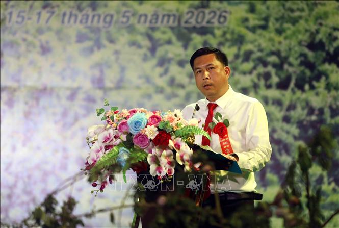 Chủ tịch Ủy ban nhân dân xã Phiêng Khoài, Trưởng ban Tổ chức ngày hội Trần Nam Trung phát biểu khai mạc Ngày hội. Ảnh: Quang Quyết - TTXVN