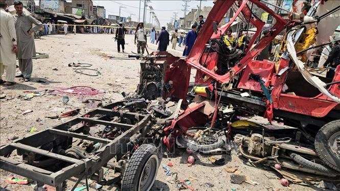 Hiện trường vụ nổ tại tỉnh Khyber Pakhtunkhwa, Pakistan ngày 12/5/2026. Ảnh: THX/TTXVN
