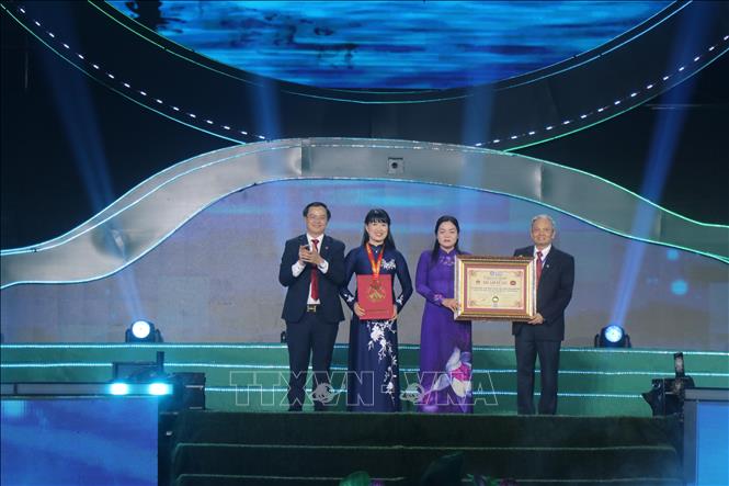 Tỉnh Thái Nguyên được công nhận là tỉnh có nhiều người múa sạp cùng một lúc nhất. Ảnh: Vũ Hoàng Giang - TTXVN