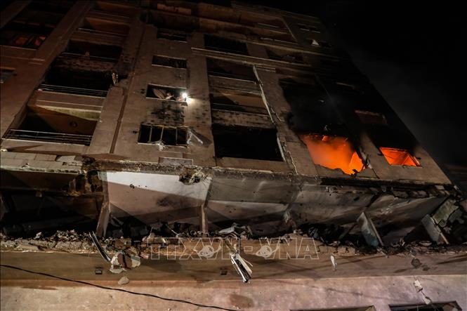 Toà nhà bị phá huỷ sau vụ không kích của Israel xuống al-Rimal, khu vực lân cận thành phố Gaza, ngày 15/5/2026. Ảnh: THX/TTXVN