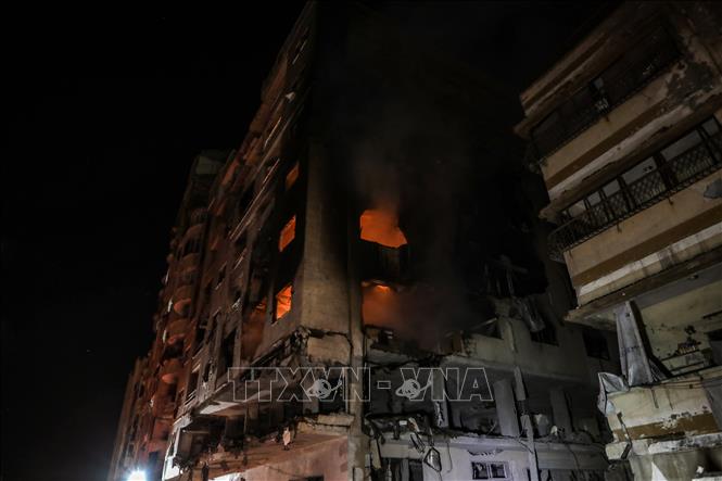 Toà nhà bị phá huỷ sau vụ không kích của Israel xuống al-Rimal, khu vực lân cận thành phố Gaza, ngày 15/5/2026. Ảnh: THX/TTXVN
