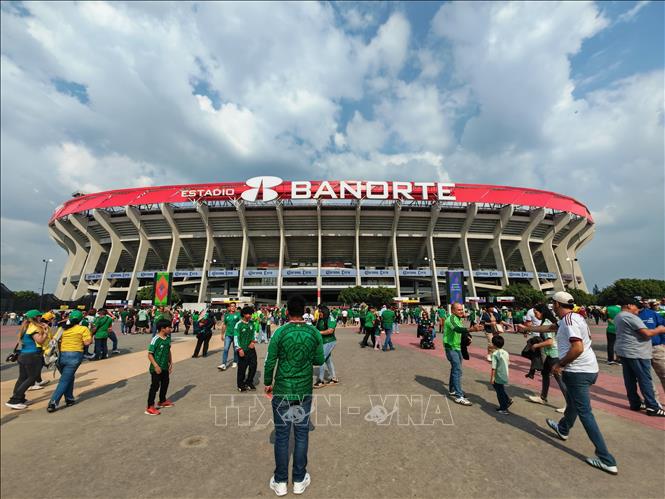 Toàn cảnh bên ngoài sân vận động Azteca (Banorte). Ảnh: Phương Lan- PVTTXVN tại Mexico