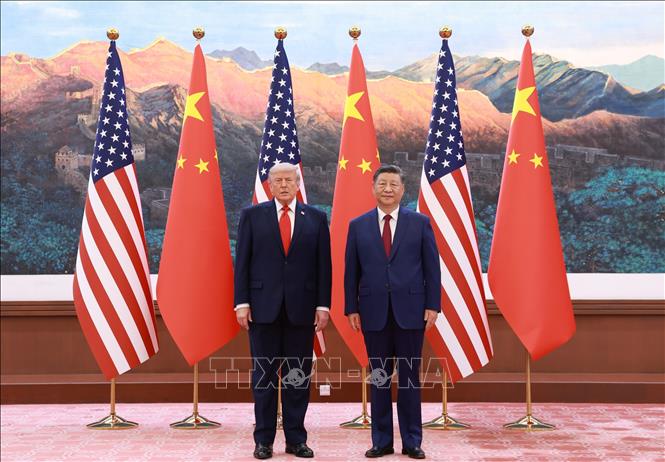 Chủ tịch Trung Quốc Tập Cận Bình (phải) trong cuộc hội đàm với Tổng thống Mỹ Donald Trump (trái, phía trước) đang ở thăm Bắc Kinh, ngày 14/5/2026. Ảnh: THX/TTXVN