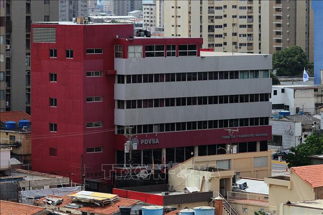 Toà nhà thuộc Tập đoàn Dầu khí quốc gia Venezuela (PDVSA) ở thành phố Maracaibo, ngày 11/5/2026. Ảnh: Anadolu Agency/TTXVN