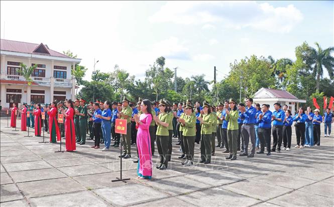 Lễ phát động được tổ chức đồng loạt tại 64 xã, phường trên địa bàn toàn tỉnh, với khoảng 13.600 cây xanh sẽ được trồng tại hơn 79 điểm. Ảnh: Huỳnh Anh - TTXVN