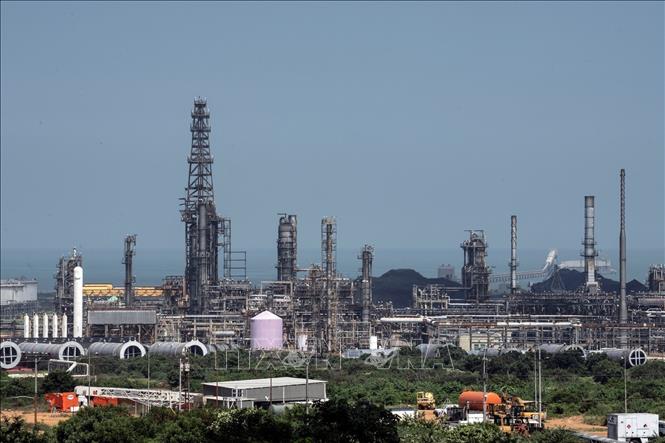 Nhà máy thuộc Tập đoàn Dầu khí quốc gia Venezuela (PDVSA) ở thành phố càng Puerto La Cruz, bang Anzoategui. Ảnh: EPA/TTXVN