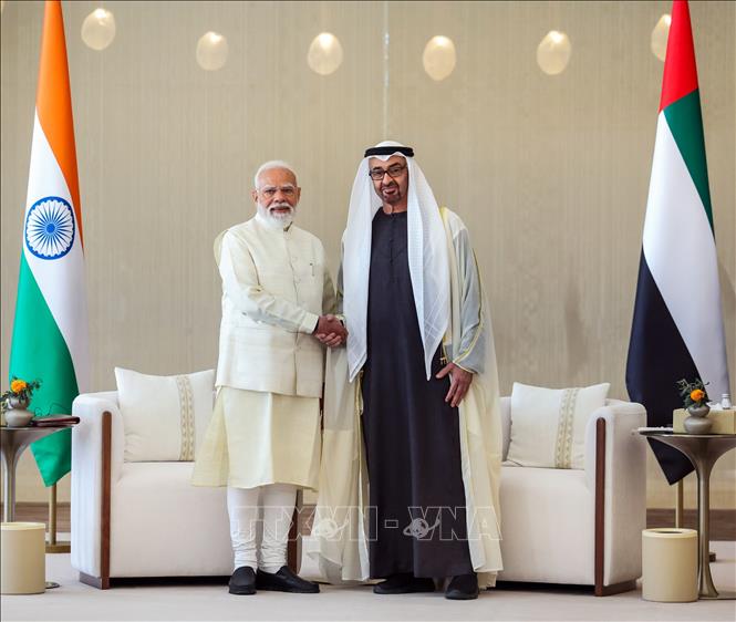 Thủ tướng Ấn Độ Narendra Modi (trái) hội đàm với Tổng thống Các Tiểu vương quốc Arập Thống nhất Sheikh Mohamed bin Zayed Al Nahyan tại Abu Dhabi, ngày 15/5/2026. Ảnh: ANI/TTXVN