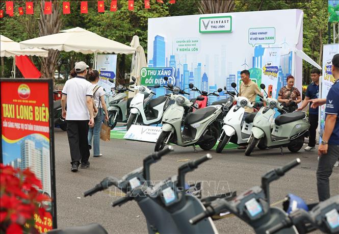 Tại Ngày Chuyển đổi xanh năm 2026, người dân có thể mang xe xăng cũ đến tham gia chương trình “hỗ trợ tư vấn thu xăng đổi điện”. Ảnh: Thanh Tùng - TTXVN