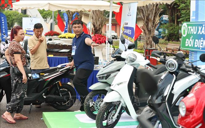 Tại Ngày Chuyển đổi xanh năm 2026, người dân có thể mang xe xăng cũ đến tham gia chương trình “hỗ trợ tư vấn thu xăng đổi điện”. Ảnh: Thanh Tùng - TTXVN