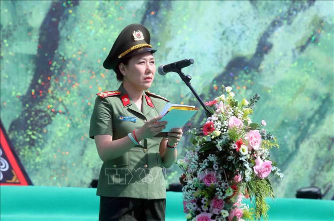 Đại tá Nguyễn Thị Thu Hằng, Phó Cục trưởng Cục truyền thông Công an nhân dân phát biểu khai mạc. Ảnh: Phạm Kiên - TTXVN