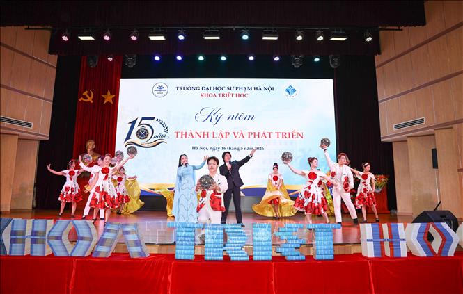 Tiết mục văn nghệ đặc sắc chào mừng. Ảnh: Thanh Tùng -TTXVN