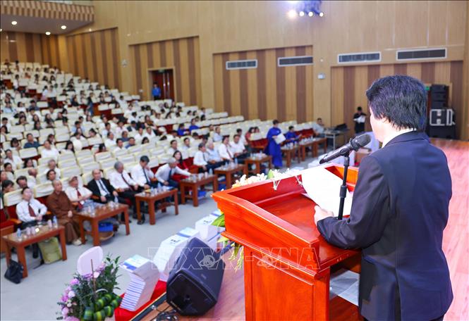 Các thế hệ cán bộ, giảng viên, sinh viên, học viên, nghiên cứu sinh Khoa Triết học dự kỷ niệm đầy ý nghĩa để cùng tri ân quá khứ, tự hào về hiện tại và tiếp tục viết tiếp những giấc mơ tri thức trong tương lai. Ảnh: Thanh Tùng – TTXVN
