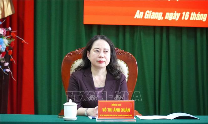 Bí thư Trung ương Đảng, Phó Chủ tịch nước Võ Thị Ánh Xuân tại buổi gặp mặt cán bộ, chiến sĩ Ban Chỉ huy Biên phòng Cửa khẩu cảng Dương Đông (đặc khu Phú Quốc, An Giang). Ảnh: Văn Sĩ - TTXVN