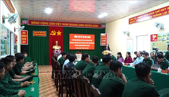 Bí thư Trung ương Đảng, Phó Chủ tịch nước Võ Thị Ánh Xuân phát biểu với cán bộ, chiến sĩ Ban Chỉ huy Biên phòng Cửa khẩu cảng Dương Đông (đặc khu Phú Quốc, An Giang). Ảnh: Văn Sĩ - TTXVN