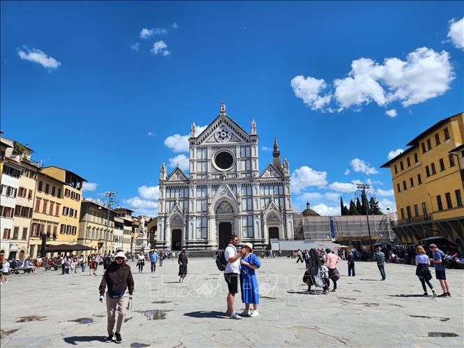 Vương cung thánh đường Santa Croce ở Firenze - nơi an nghỉ của Michelangelo, Galileo và Machiavelli—những cái tên đã để lại dấu ấn sâu đậm trong nghệ thuật, khoa học và triết học Italy và thế giới. Ảnh: TTXVN
