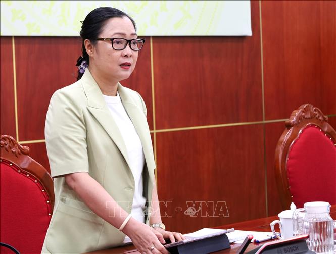 Thứ trưởng Bộ Giáo dục và Đào tạo Nguyễn Thị Quyên Thanh phát biểu tại buổi làm việc. Ảnh: Tuấn Kiệt – TTXVN