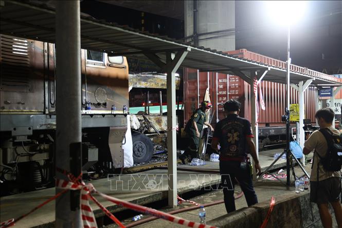 Hiện trường vụ tai nạn đường sắt nghiêm trọng ở Bangkok, Thái Lan ngày 16/5/2026. Ảnh: THX/TTXVN