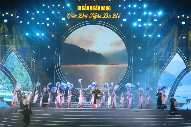 Các tiết mục nghệ thuật trong chương trình. Ảnh: Vũ Hoàng Giang - TTXVN