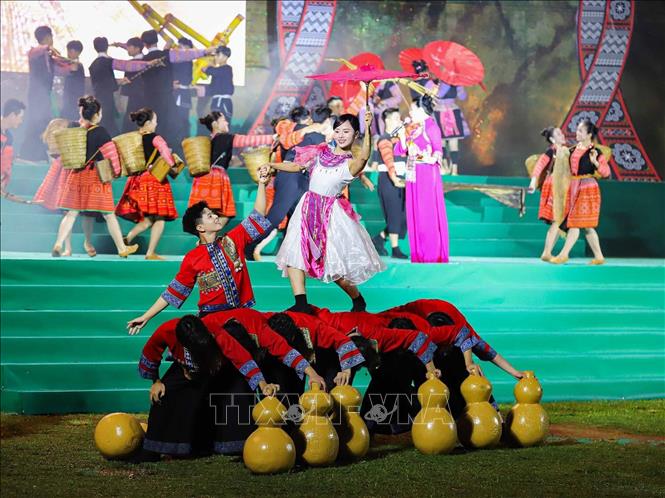 Một tiết mục văn nghệ trình diễn tại chướng trình. Ảnh: TTXVN phát