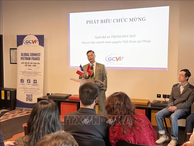 Đại sứ Việt Nam tại Pháp Trịnh Đức Hải phát biểu chúc mừng. Ảnh: Hữu Chiến - P/v TTXVN tại Pháp