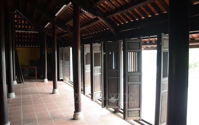 Inside an ancient traditional house in Phuoc Tich village. VNA Photo: Văn Dũng