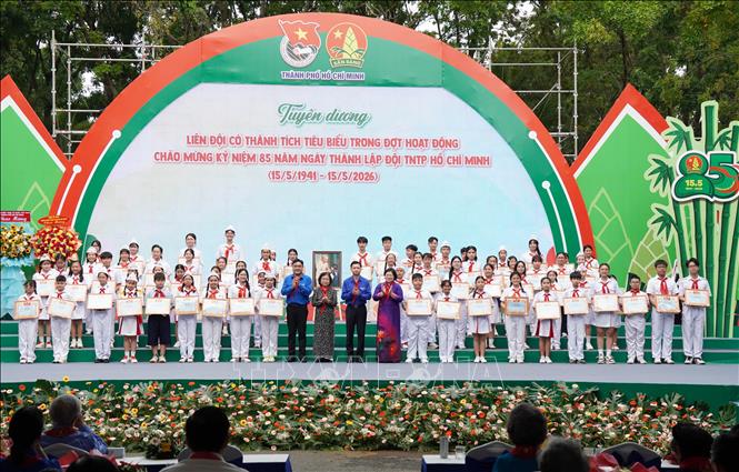 Tuyên dương 84 Liên đội có thành tích tiêu biểu trong đợt hoạt động chào mừng kỷ niệm 85 năm Ngày thành lập Đội Thiếu niên Tiền phong Hồ Chí Minh. Ảnh: Trung Tuyến - TTXVN 