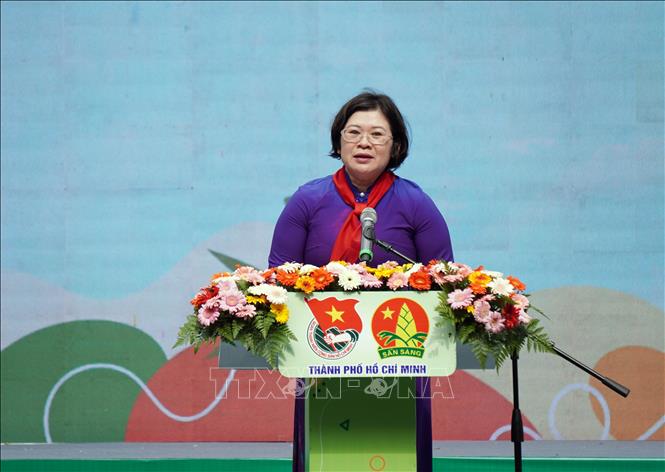 Bà Văn Thị Bạch Tuyết, Phó Bí thư Thành ủy TP. Hồ Chí Minh phát biểu tại lễ kỷ niệm 85 năm Ngày thành lập Đội Thiếu niên Tiền phong Hồ Chí Minh. Ảnh: Trung Tuyến - TTXVN 