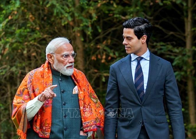Thủ tướng Ấn Độ Narendra Modi (trái) và Thủ tướng Hà Lan Rob Jetten tại cuộc gặp ở La Haye ngày 17/5/2026. Ảnh: ANI/TTXVN