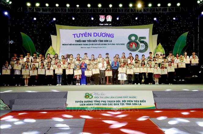 Tuyên dương 80 Đội viên tiêu biểu tại chương trình. Ảnh: Quang Quyết - TTXVN