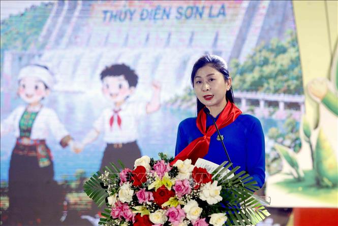 Phó Chủ tịch Ủy ban Mặt trận Tổ quốc Việt Nam tỉnh, Bí thư Tỉnh đoàn Sơn La Cầm Thị Huyền Trang phát biểu. Ảnh: Quang Quyết - TTXVN