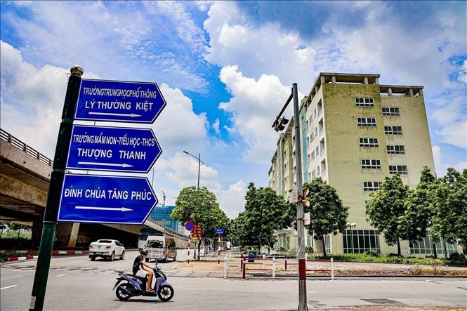 Khu tái định cư Thượng Thanh, phường Việt Hưng (Hà Nội) nằm gần các trường học và tuyến giao thông huyết mạch, thuận lợi cho việc ổn định cuộc sống của người dân sau di dời. Ảnh: Trung Nguyên - TTXVN