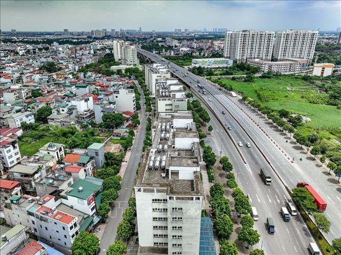 Các tòa nhà tái định cư tại khu NO15, NO16 Thượng Thanh, phường Việt Hưng (Hà Nội) được đề xuất bố trí cho các hộ dân thuộc diện di dời phục vụ dự án xây dựng cầu Tứ Liên và cầu Trần Hưng Đạo. Ảnh: Trung Nguyên - TTXVN