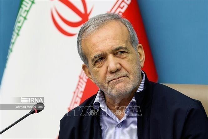 Tổng thống Iran Masoud Pezeshkian cho rằng cần tăng cường đoàn kết và lòng tin giữa các quốc gia Hồi giáo nhằm tránh những bất đồng và chia rẽ trong khu vực. Ảnh: IRNA/TTXVN