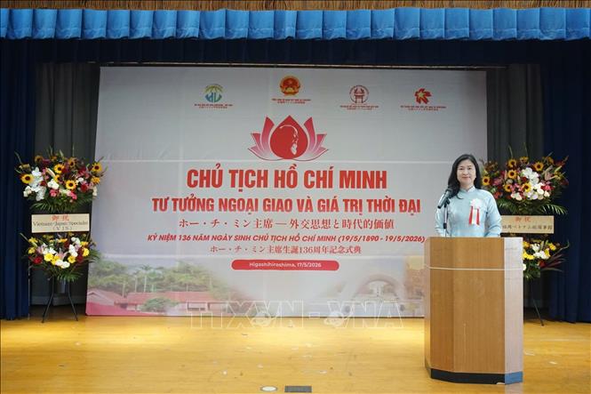 Bà Trịnh Thị Mai Phương, Tổng Lãnh sự Việt Nam tại Fukuoka phát biểu khai mạc chương trình. Ảnh: Xuân Giao - PV TTXVN tại Nhật Bản