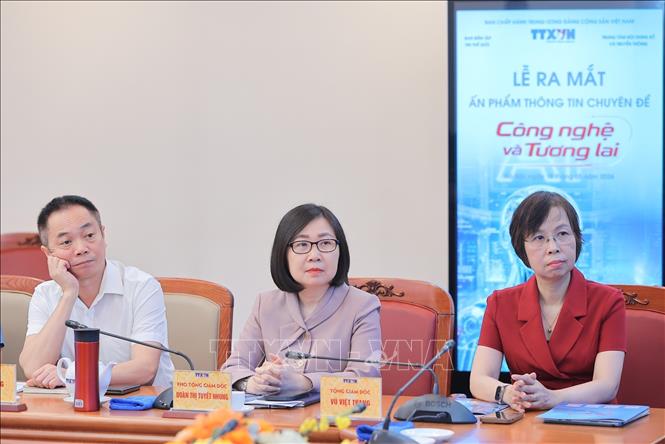 Các đại biểu tham dự Lễ ra mắt ấn phẩm thông tin chuyên đề 