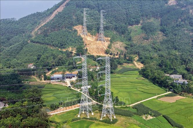 Toàn cảnh vị trí cột 305 đường dây 500kV Lào Cai - Vĩnh Yên tại xã Đoan Hùng, tỉnh Phú Thọ. Ảnh: Tạ Toàn - TTXVN
