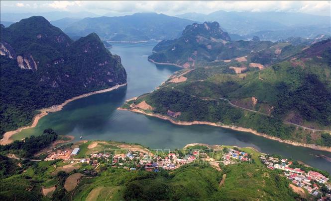 Khu vực lòng hồ thủy điện Sơn La tại xã Chiềng Lao - nơi đầu tư dự án. Ảnh: Quang Quyết - TTXVN