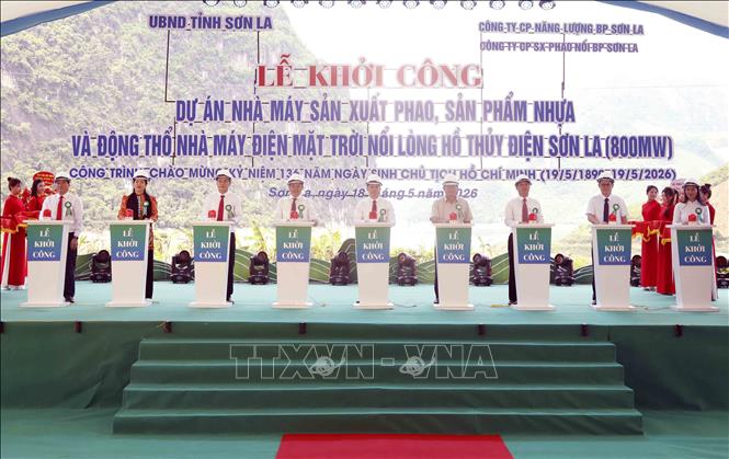 Nghi thức động thổ khởi công dự án. Ảnh: Quang Quyết - TTXVN