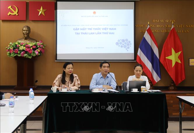 Đại sứ Phạm Việt Hùng (giữa) phát biểu khai mạc tọa đàm. Ảnh: Đỗ Sinh – PV TTXVN tại Thái Lan